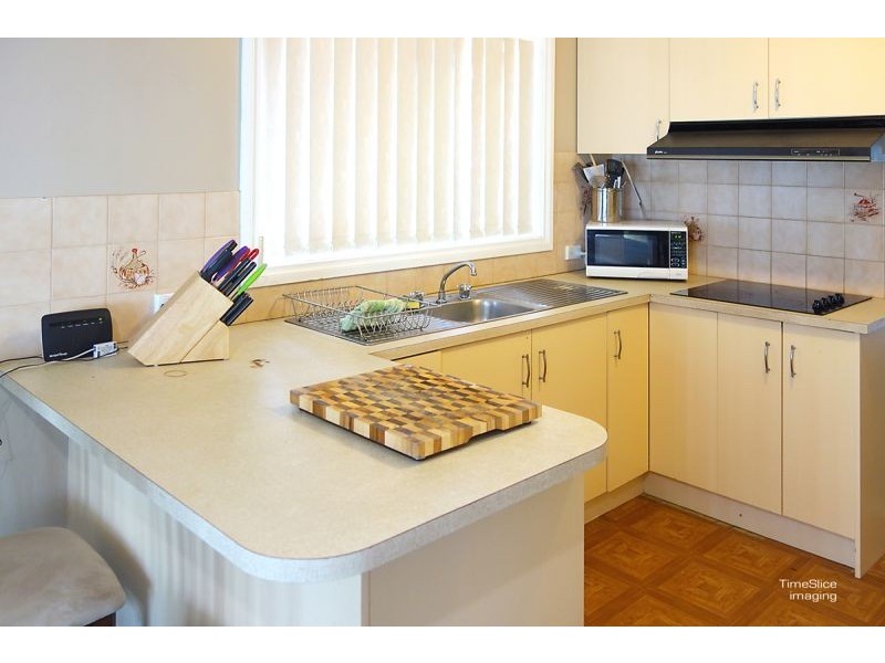 18 Balleroo Crescent, Glenfield Park NSW 2650