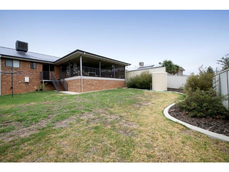 118 Kaloona Drive, Bourkelands NSW 2650