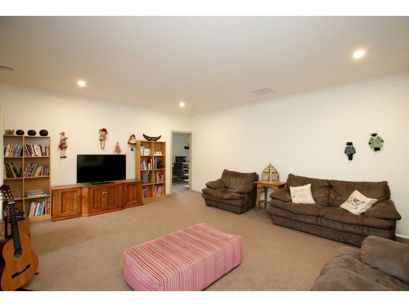 10 Melia Place, Springvale, Wagga Wagga NSW 2650