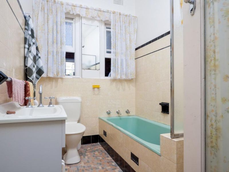 75 Mitchelmore Street, Turvey Park NSW 2650