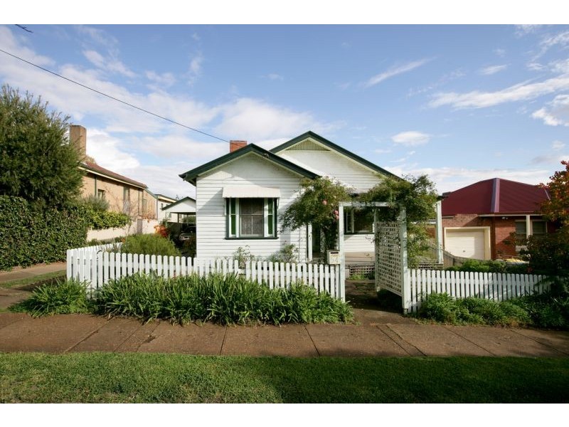 54 Mitchelmore Street, Turvey Park NSW 2650