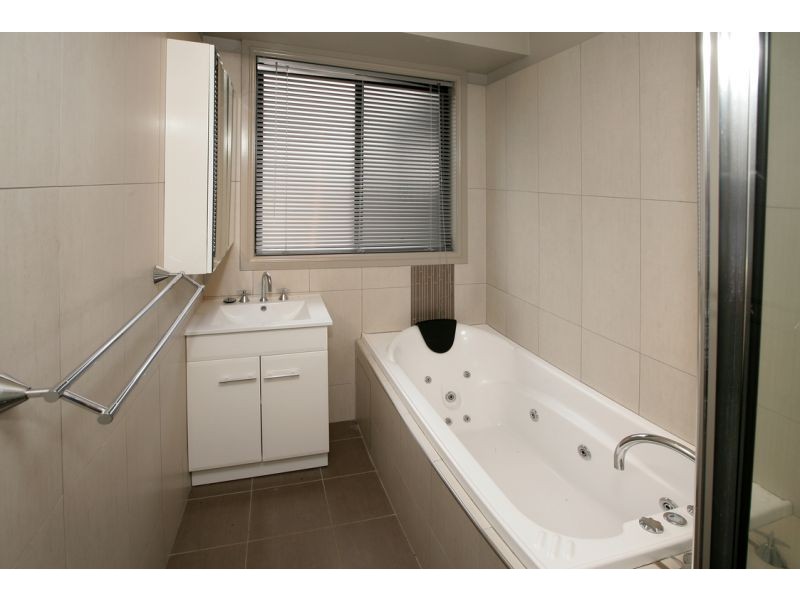 1/31 Warrambee Street, Glenfield Park NSW 2650