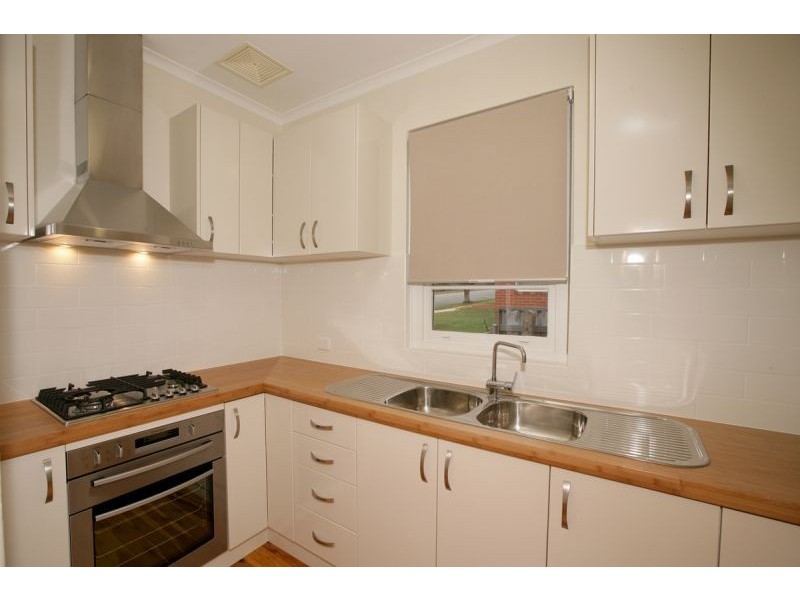 10 Bluett Crescent, Turvey Park NSW 2650