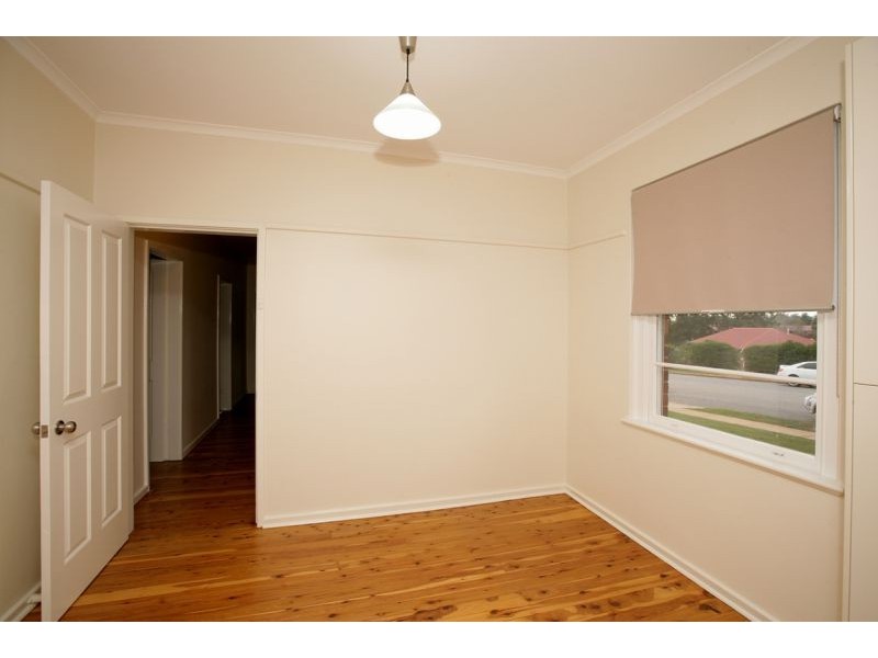 10 Bluett Crescent, Turvey Park NSW 2650