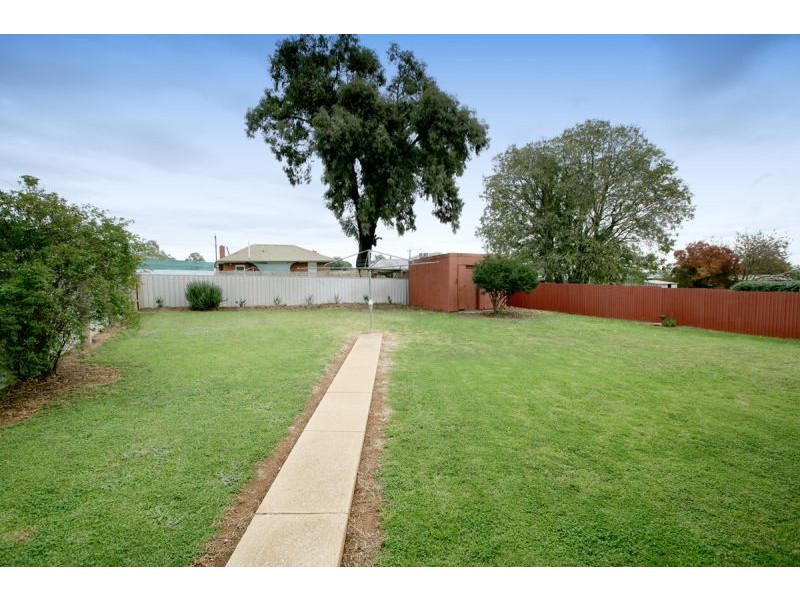 10 Bluett Crescent, Turvey Park NSW 2650