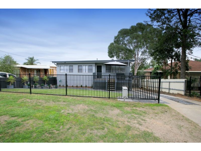 32 Mimosa Drive, Mount Austin NSW 2650