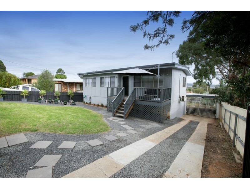 32 Mimosa Drive, Mount Austin NSW 2650