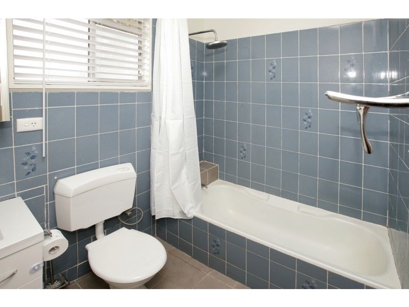 32 Mimosa Drive, Mount Austin NSW 2650