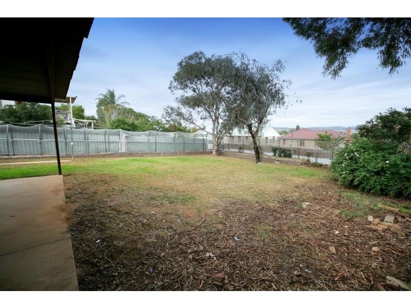 32 Mimosa Drive, Mount Austin NSW 2650