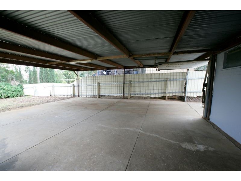 32 Mimosa Drive, Mount Austin NSW 2650