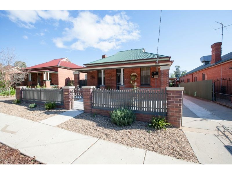42 Collins Street, Turvey Park NSW 2650