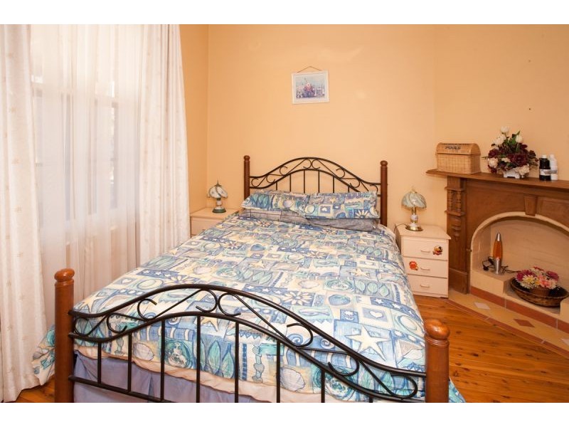 42 Collins Street, Turvey Park NSW 2650