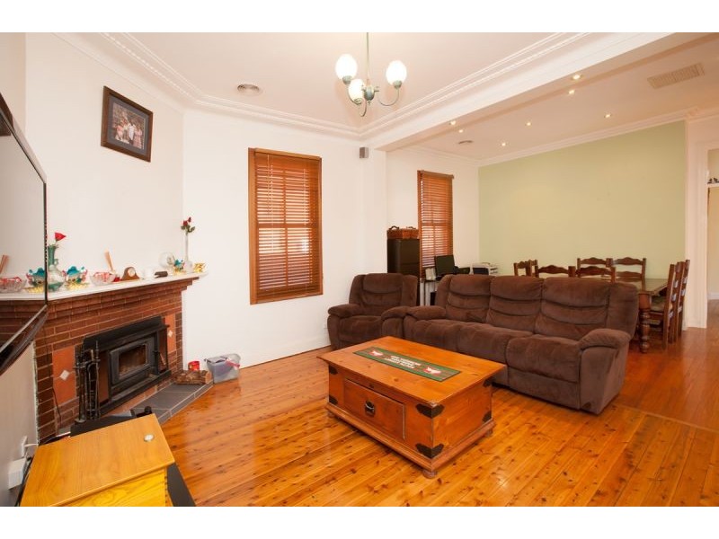 42 Collins Street, Turvey Park NSW 2650
