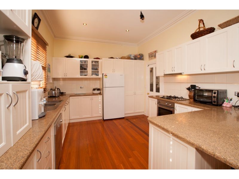 42 Collins Street, Turvey Park NSW 2650