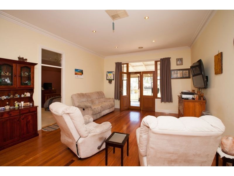 42 Collins Street, Turvey Park NSW 2650