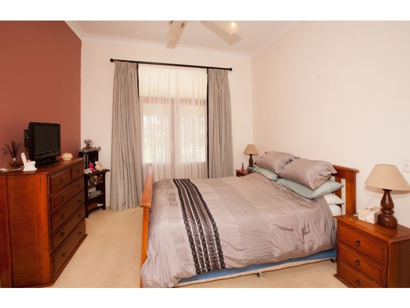 42 Collins Street, Turvey Park NSW 2650