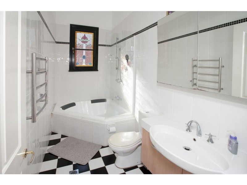 42 Collins Street, Turvey Park NSW 2650
