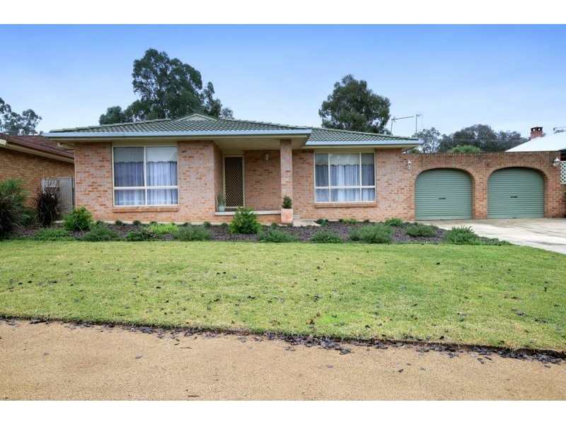 99 Pugsley Avenue, Estella NSW 2650