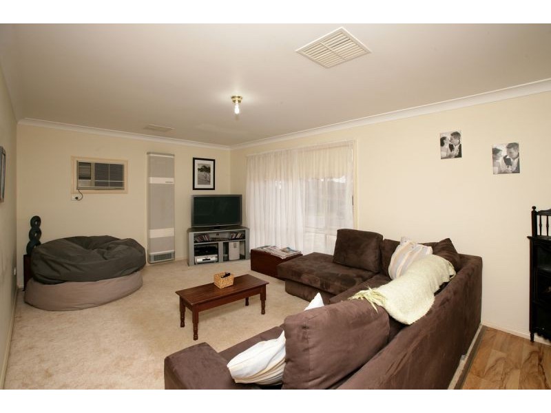 99 Pugsley Avenue, Estella NSW 2650