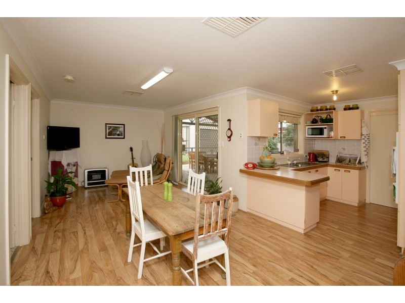 99 Pugsley Avenue, Estella NSW 2650