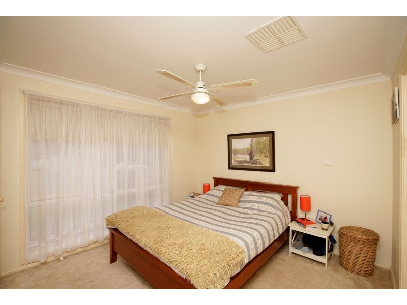 99 Pugsley Avenue, Estella NSW 2650