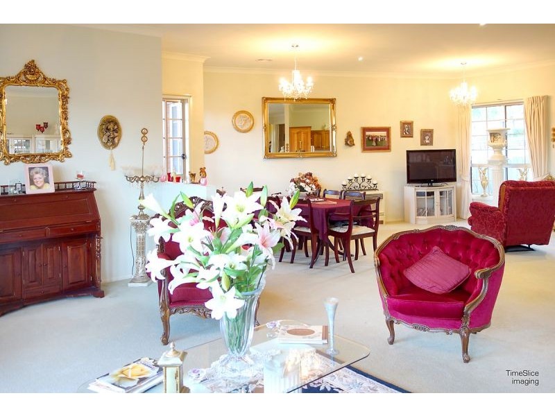 8 Roberts Way, Kooringal NSW 2650