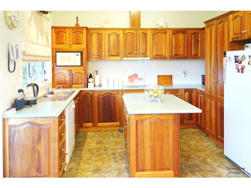 8 Roberts Way, Kooringal NSW 2650