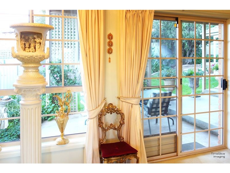 8 Roberts Way, Kooringal NSW 2650