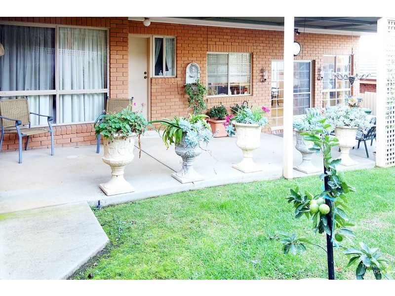 8 Roberts Way, Kooringal NSW 2650