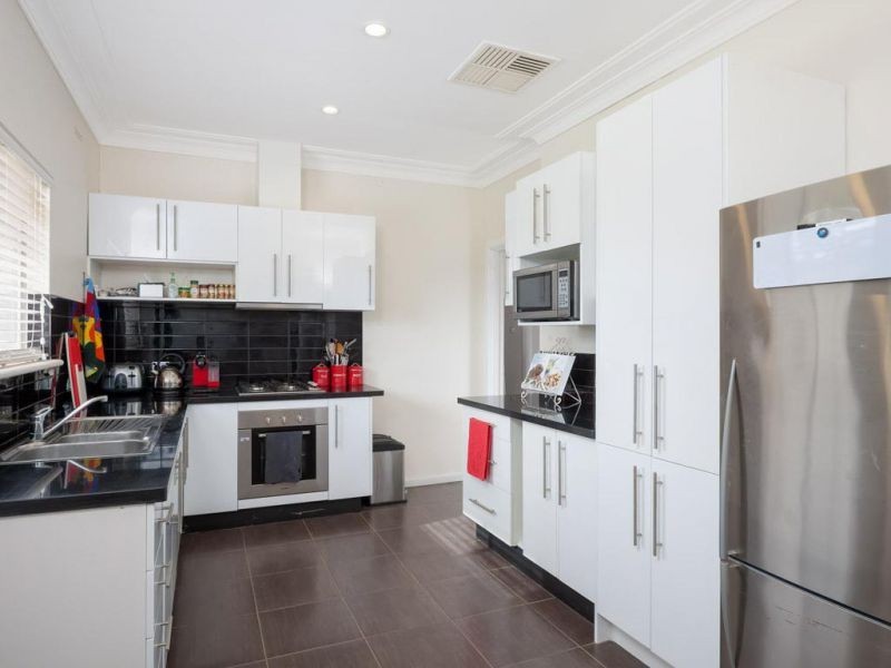 11 Beltana Avenue, Mount Austin NSW 2650