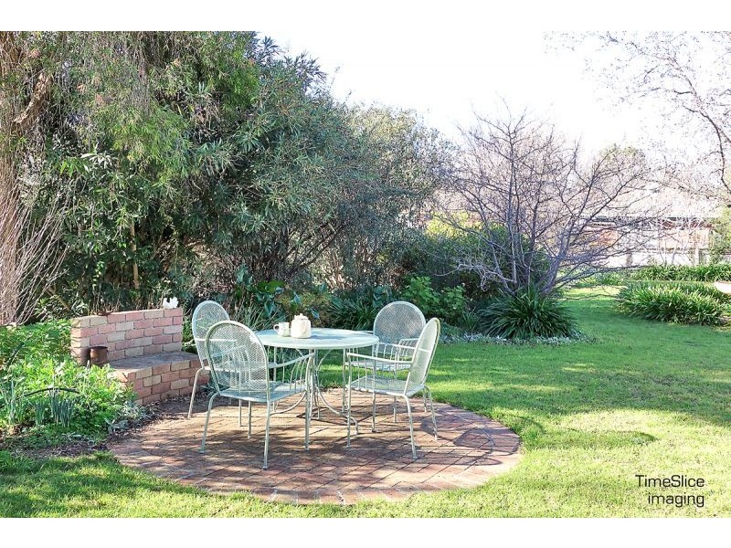 21 Dalton St, Turvey Park NSW 2650