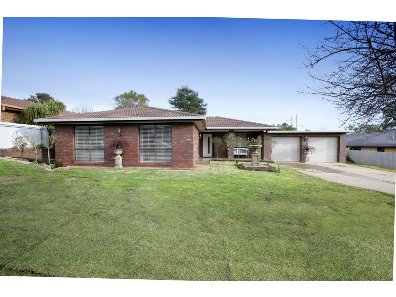 54 Allambie Way, Mount Austin NSW 2650