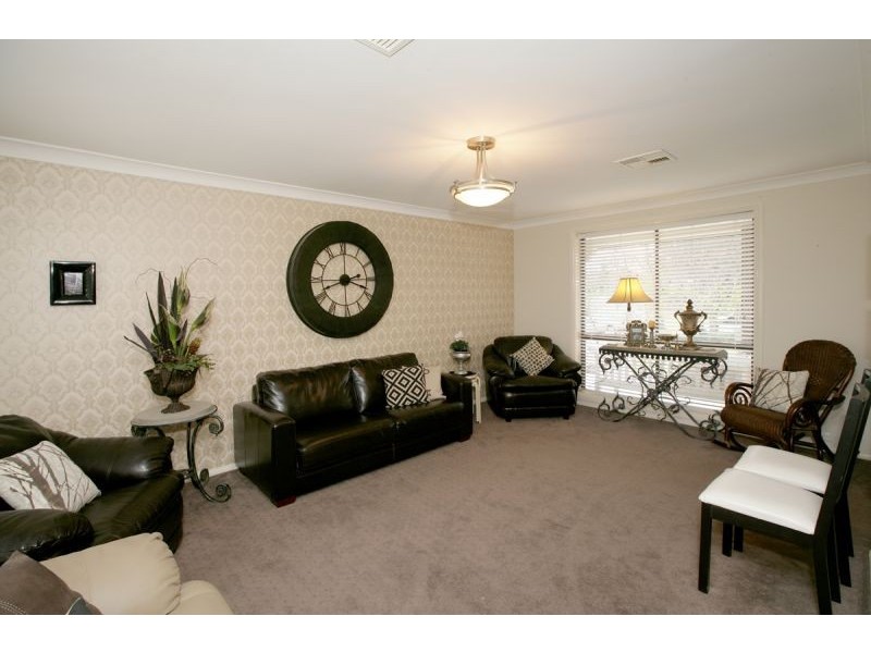 54 Allambie Way, Mount Austin NSW 2650