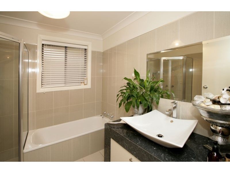 54 Allambie Way, Mount Austin NSW 2650