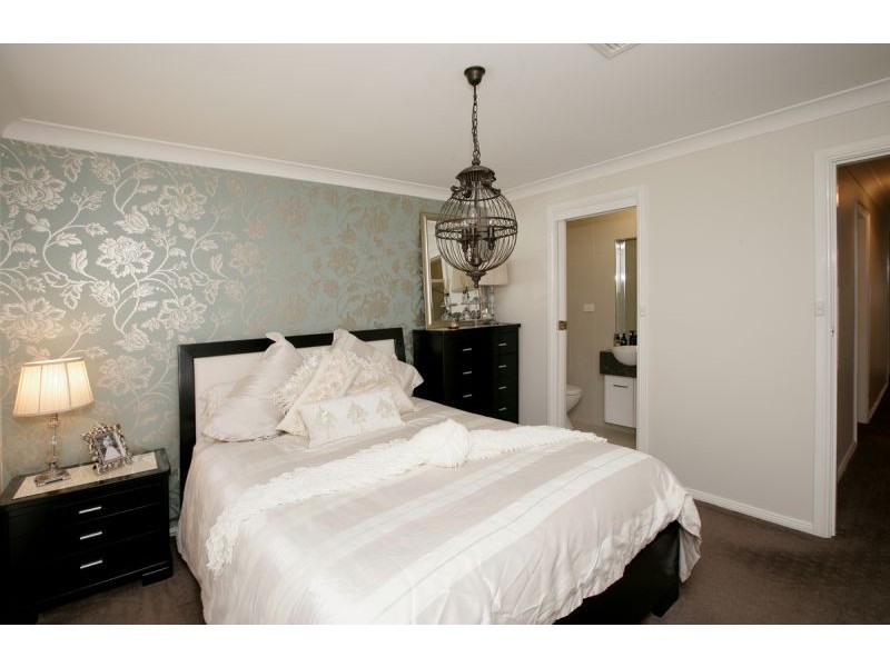 54 Allambie Way, Mount Austin NSW 2650