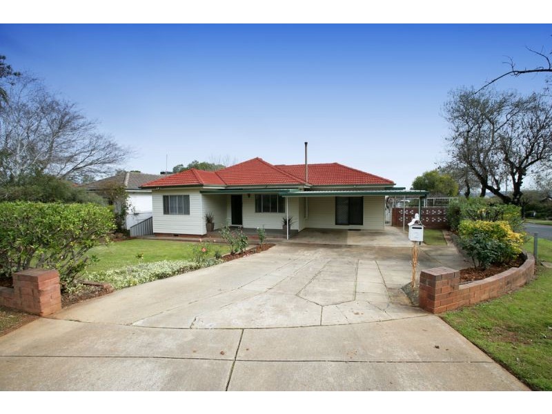 2 Waranga Avenue, Wagga Wagga NSW 2650