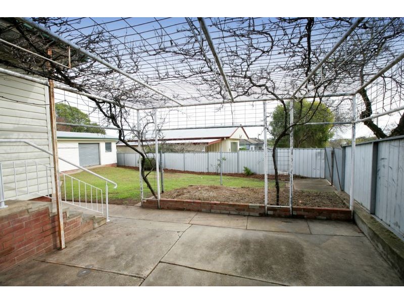 2 Waranga Avenue, Wagga Wagga NSW 2650
