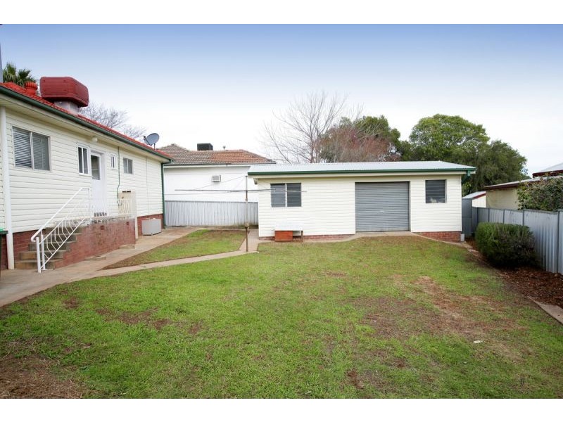 2 Waranga Avenue, Wagga Wagga NSW 2650