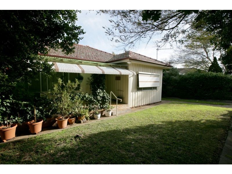 6 Waranga Avenue, Mount Austin NSW 2650