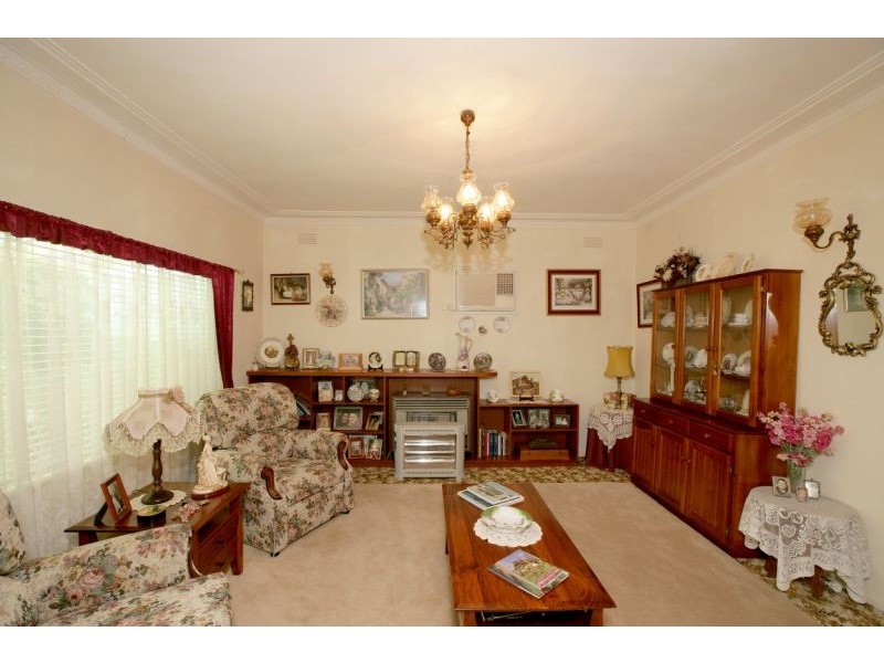 6 Waranga Avenue, Mount Austin NSW 2650