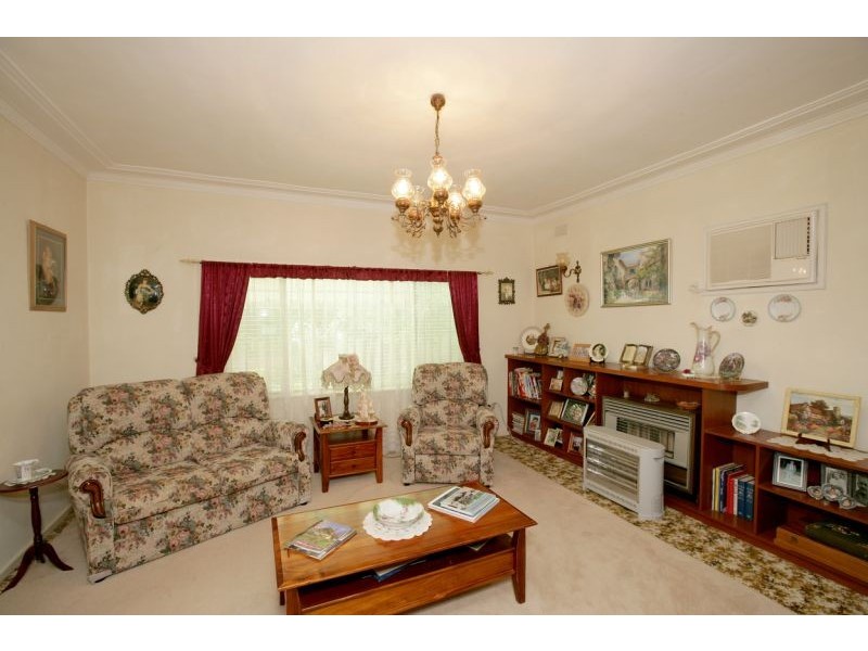 6 Waranga Avenue, Mount Austin NSW 2650