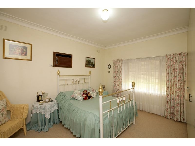 6 Waranga Avenue, Mount Austin NSW 2650