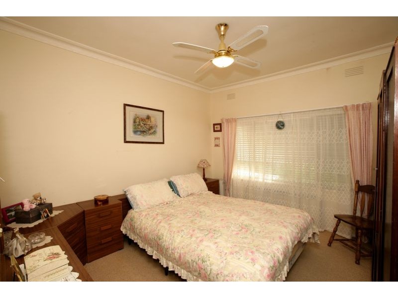 6 Waranga Avenue, Mount Austin NSW 2650