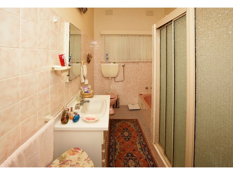 6 Waranga Avenue, Mount Austin NSW 2650