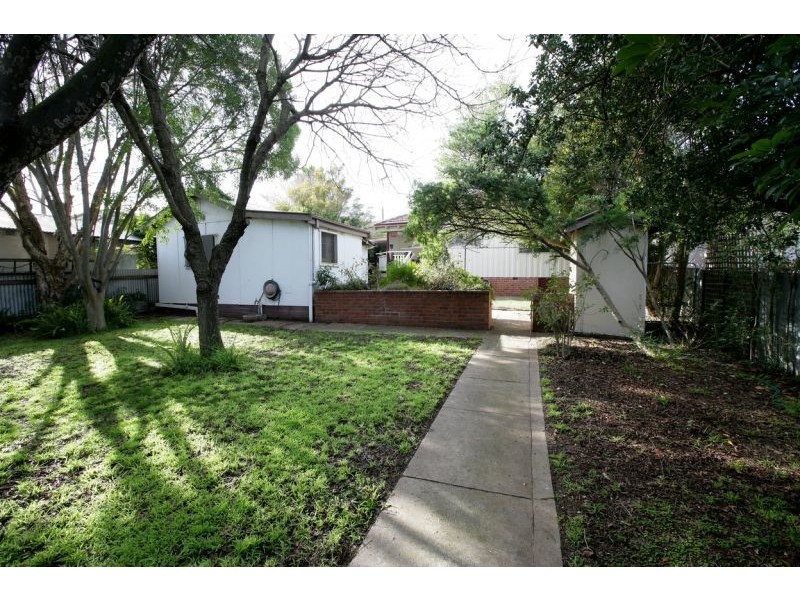 6 Waranga Avenue, Mount Austin NSW 2650