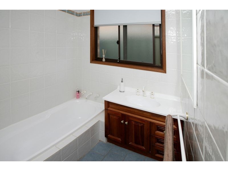 20 Naretha Street, Glenfield Park NSW 2650