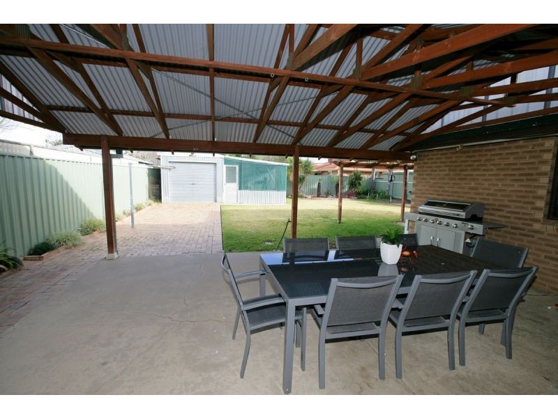 20 Naretha Street, Glenfield Park NSW 2650