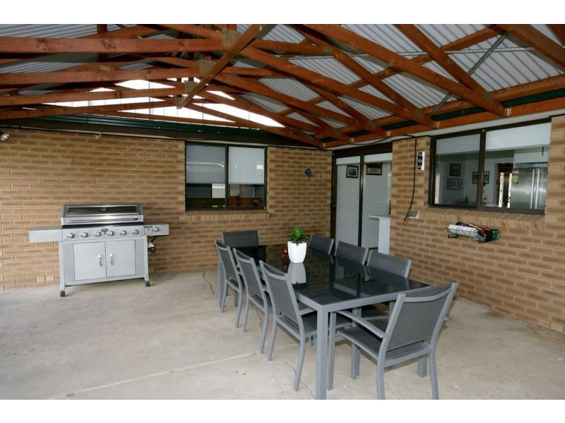 20 Naretha Street, Glenfield Park NSW 2650