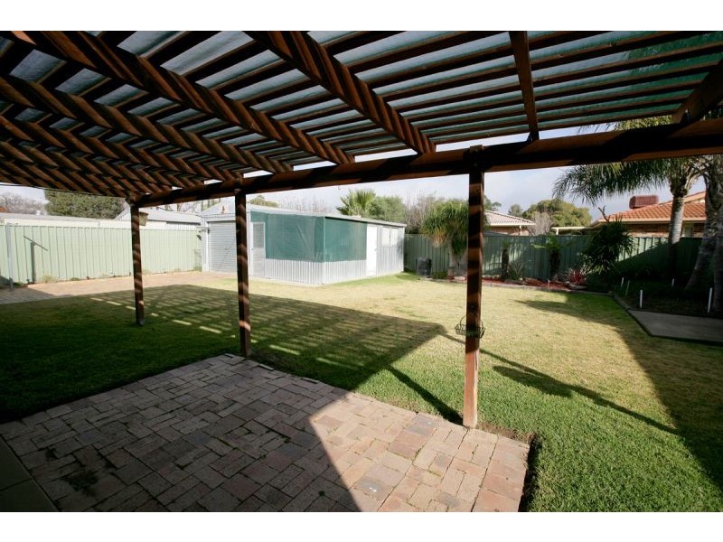 20 Naretha Street, Glenfield Park NSW 2650