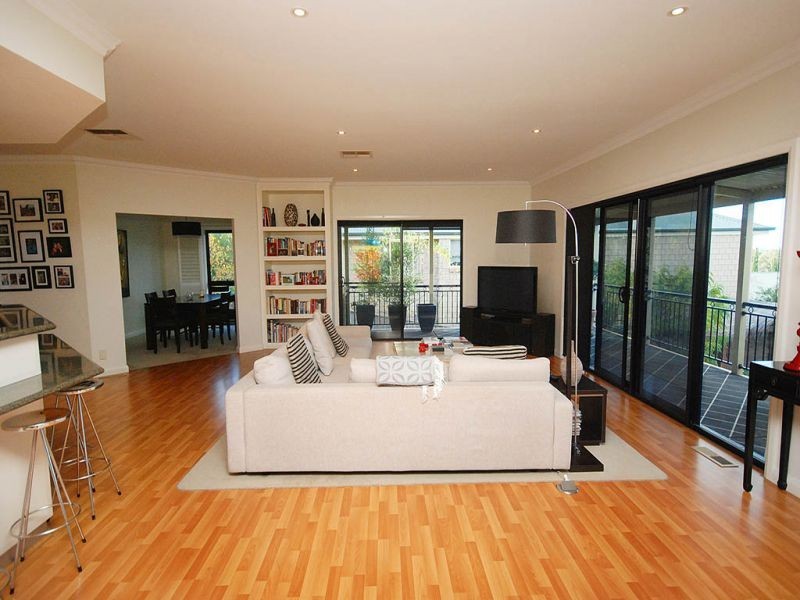 8 Headley Place, Kooringal NSW 2650